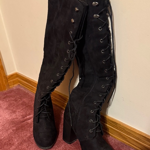 Elegant Black Lace-Up Women's Boots - Picture 5 of 7